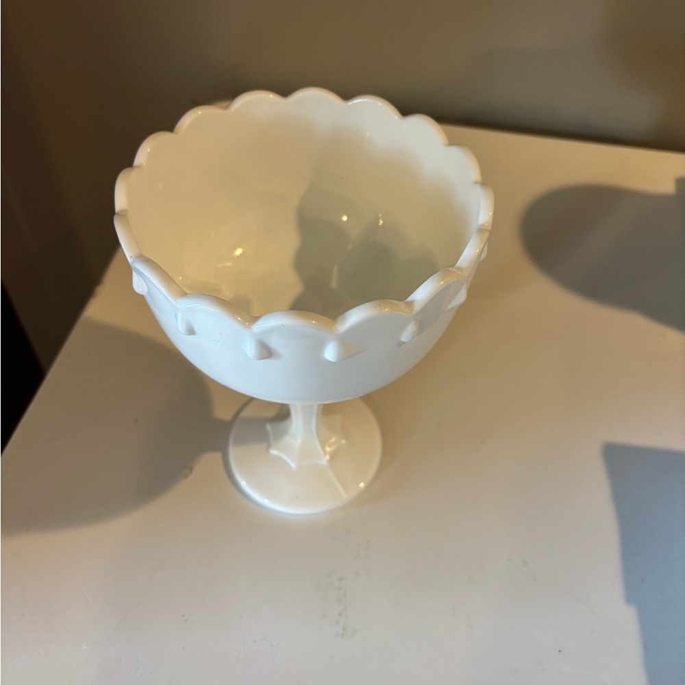 Elegant White Goblet - Picture 2 of 2